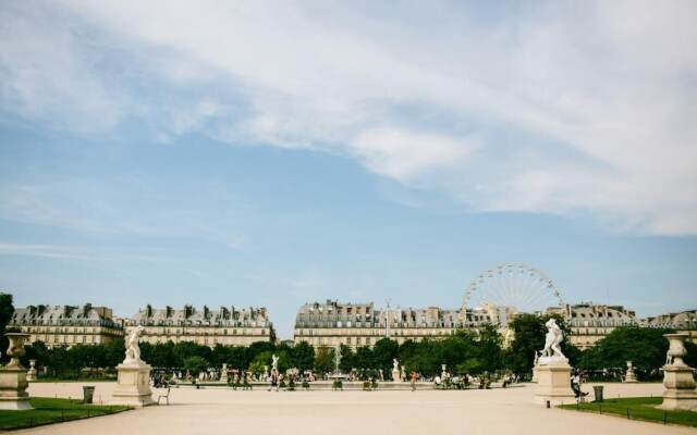Cool Minimalism by the Palais-royal