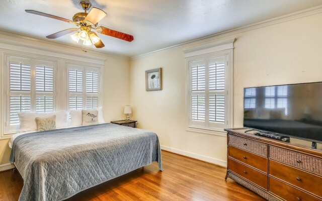 The Turquoise Turtle 4 Bedroom Home