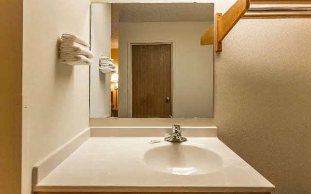 Super 8 Motel - Watertown