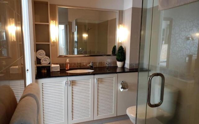 Sea View Princes Wharf Apartments