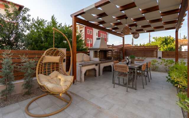 Pnoe Luxury Villa