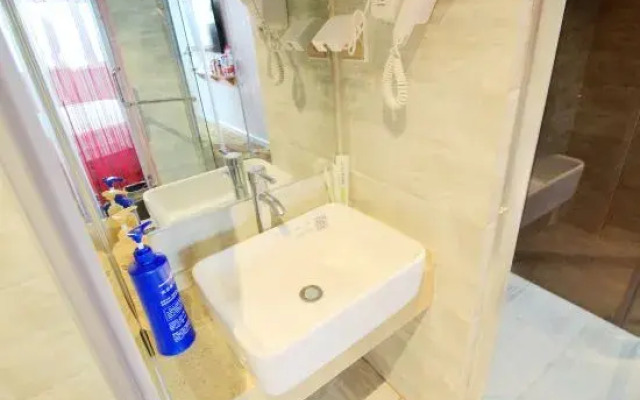 Weishang  Hotel（Nanyang railway station Xinhua City Square ）
