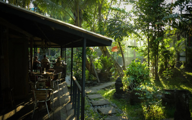 Taman Nauli Bed & Breakfast