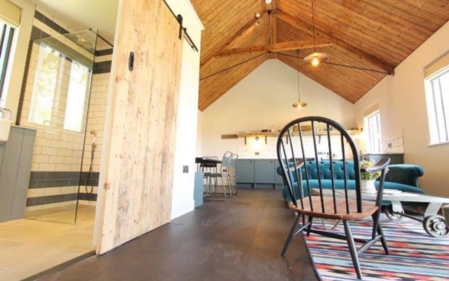 Rustic 1-bed Holiday Home in Suffolk Countryside