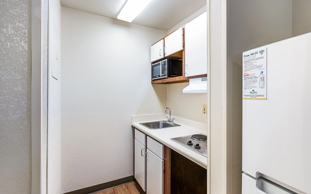 HomeTowne Studios by Red Roof Atlanta - Lawrenceville