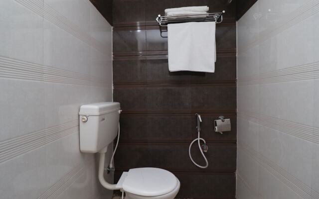 Capital O 30565 Pabitra Royal Regency