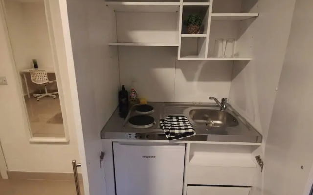 Leeds 3 Bed En-suites Apartment Retreat- Sleeps 9