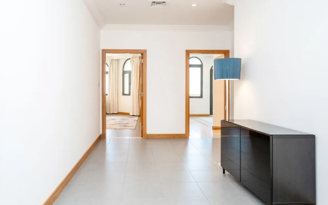 5BR Beach & pool villa in Palm
