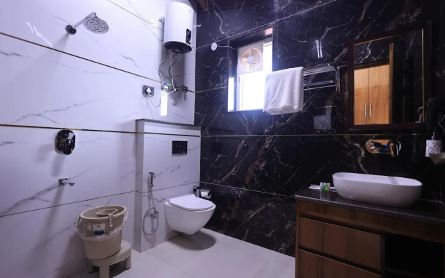 The Hoften Snowia Luxury Stay Near Bhalugarh Waterfall