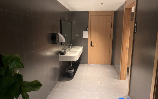 Thunderobot Esports Hotel
