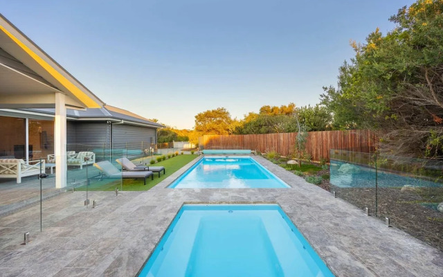 The Break Pool Spa Sauna Beach