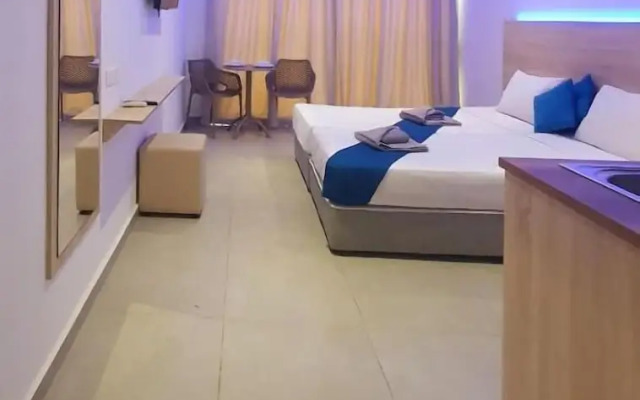 Sun Plaza Suites - Adults Only