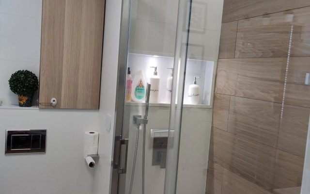 CAJA MAGICA Privada baño compartido