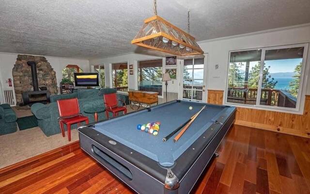 4192 Saddle Road 5 Bedroom Home by RedAwning