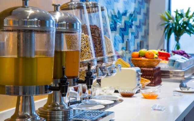 Holiday Inn Express Haining City Center