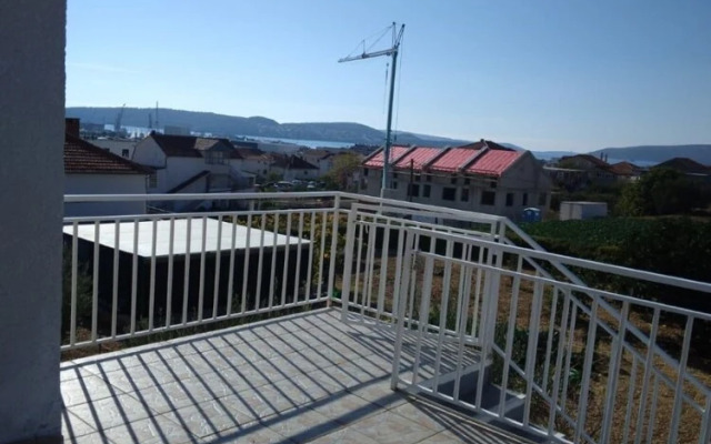 Tomi - With Large Terrace - A1