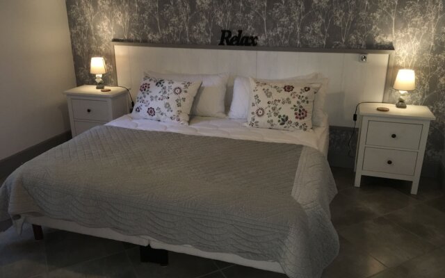 Moulin du Fontcourt Riverside Apartment