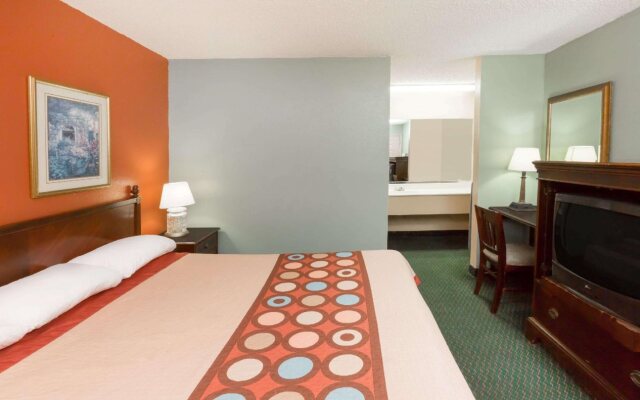 Super 8 by Wyndham Kinder LA