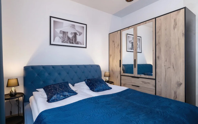 Dark Blue Apartment in Kraków by Renters
