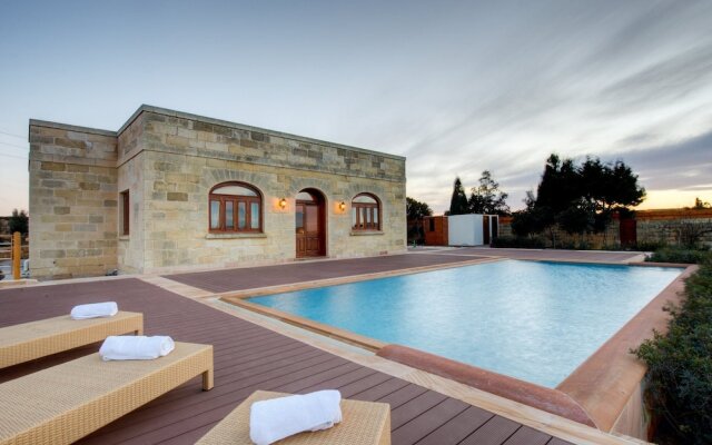 Villa Munqar 3 Bedroom Villa With Private Pool