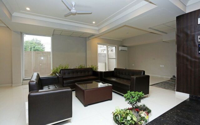 Capital O 17150 Hotel Silver Royal