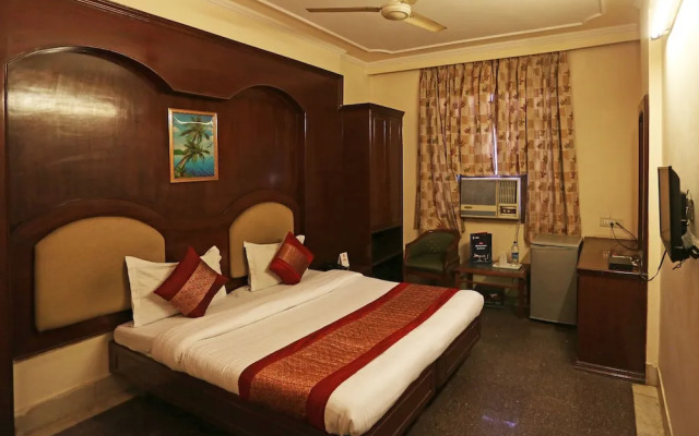 OYO 6886 Hotel Gold Palace