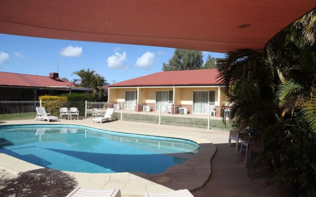 Emerald Explorers Inn