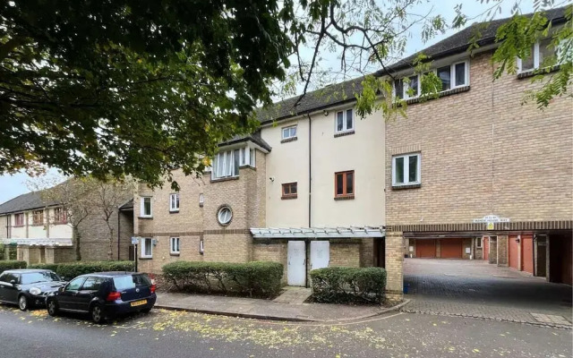 The Isleworth Place - Stunning 1bdr Flat With Balcony