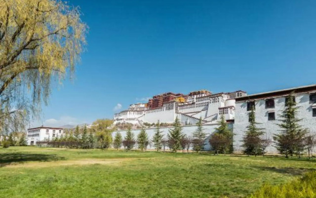 Hongshan Oxygen Fuyuan Hotel (Potala Palace Plaza)