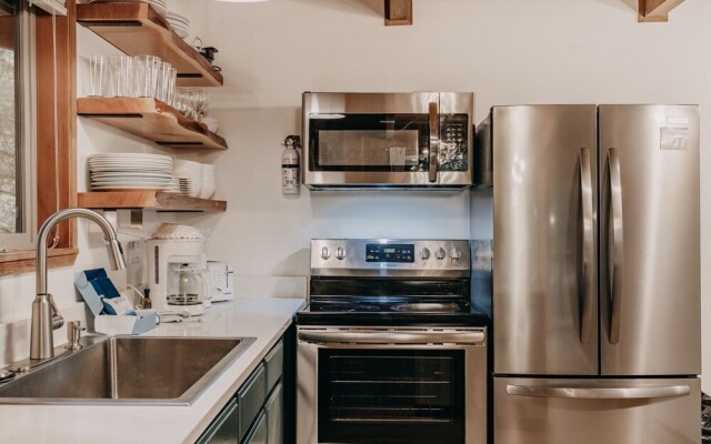 27gs - Bbq - Pets Ok - Wifi - Sleeps 10 3 Bedroom Home by RedAwning