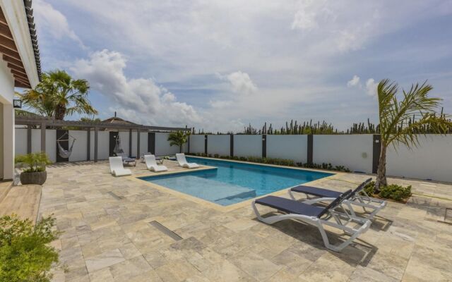 New 3BR 2BA With Huge Pool and Outdoor Area BBQ