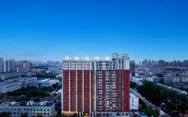 Yuebanwan Hotel (Fat Donglai at Xuchang Railway Station)