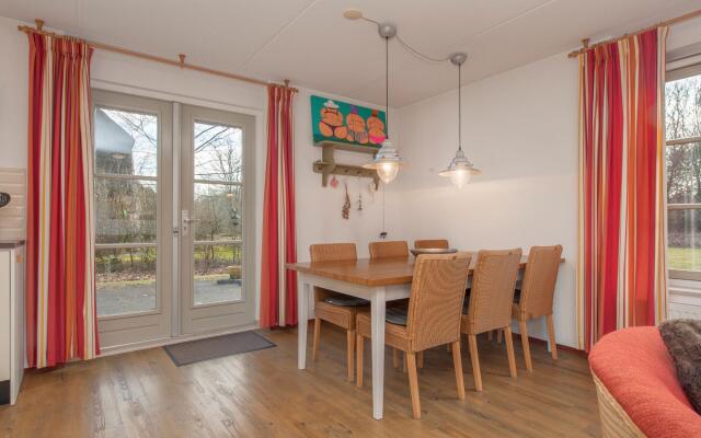 Thatched Villa With 2 Bathrooms Near Appelscha