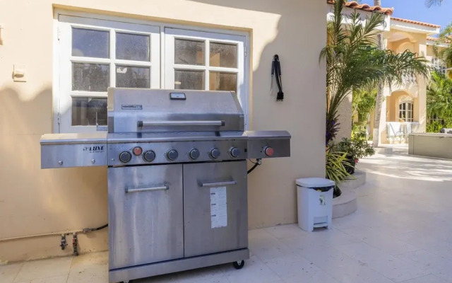 Charming Condo in Prime Location Wacamaya Condos