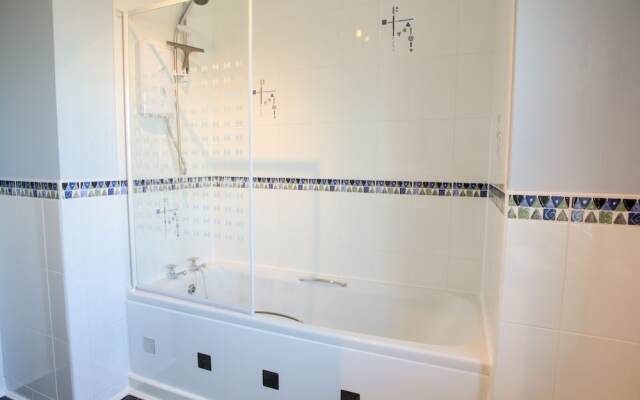 Knightsridge House Apartment