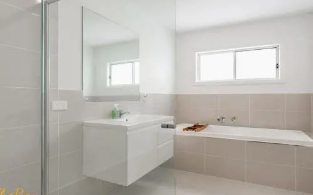 Pacific Paradise No.28 Anna Bay