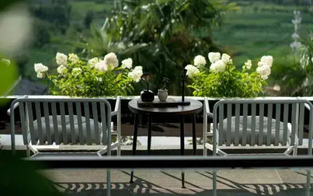 Tengchong Yishan Banshe Hot Spring Landscape Inn