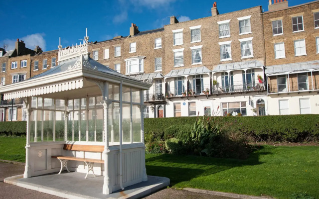 Royal Harbour Hotel