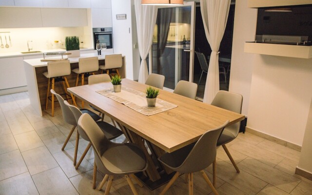 Exotic Villa in Novigrad With Private Swimming Pool