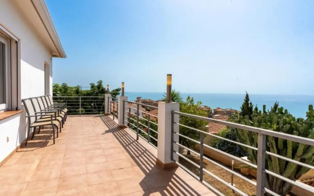 Spacious 3BR Villa with pool and views
