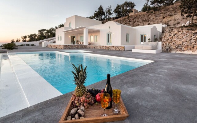 Sleeps8-parking-garden-pool-sunsets-barbeque