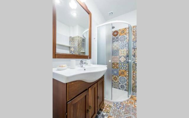 Neoclassical apartment with 2 bedrooms in Piraeus