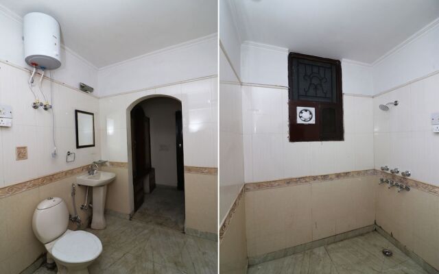 Oyo 42733 Silver Homes