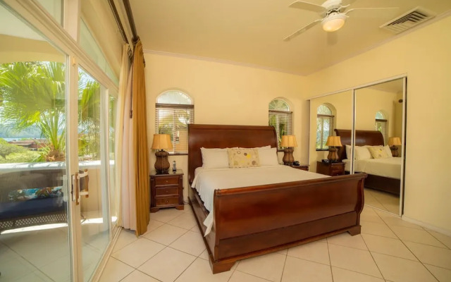 Colina 5D - 3 bdr 2 Bath Family