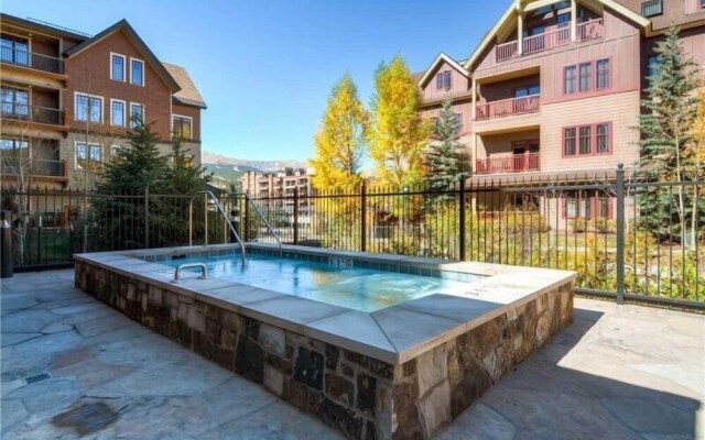 Luxury 3 Bedroom Breckenridge Vacation Rental with Mountain Views Steps from Historic Main Street