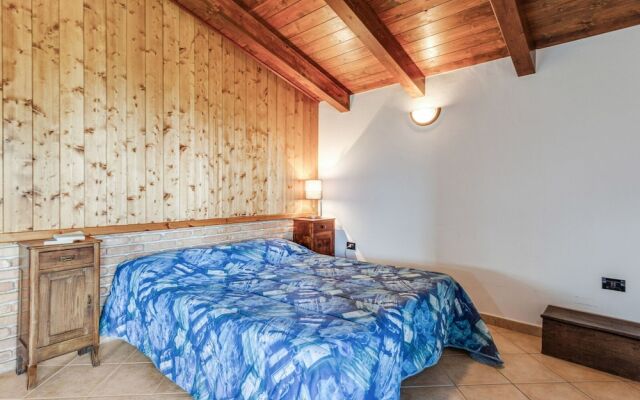 Chalet in Motta Santa Lucia in Greenery