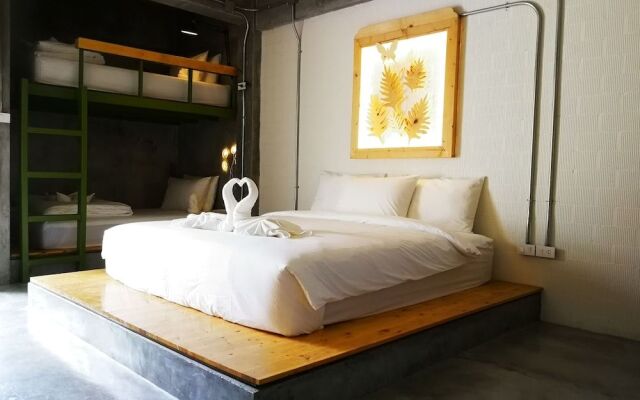 Hink Poshtel PhangNga