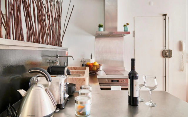 Renovated Charming Apartment, By TimeCooler