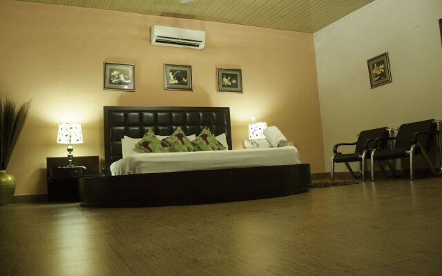 Luxe Suites Hotel