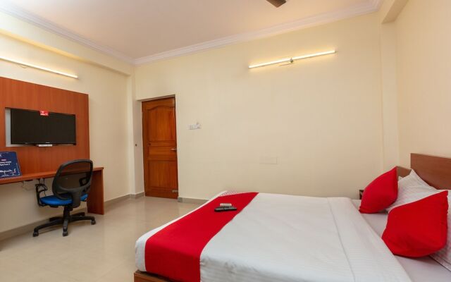 OYO 22105 Hotel Half Moon Inn